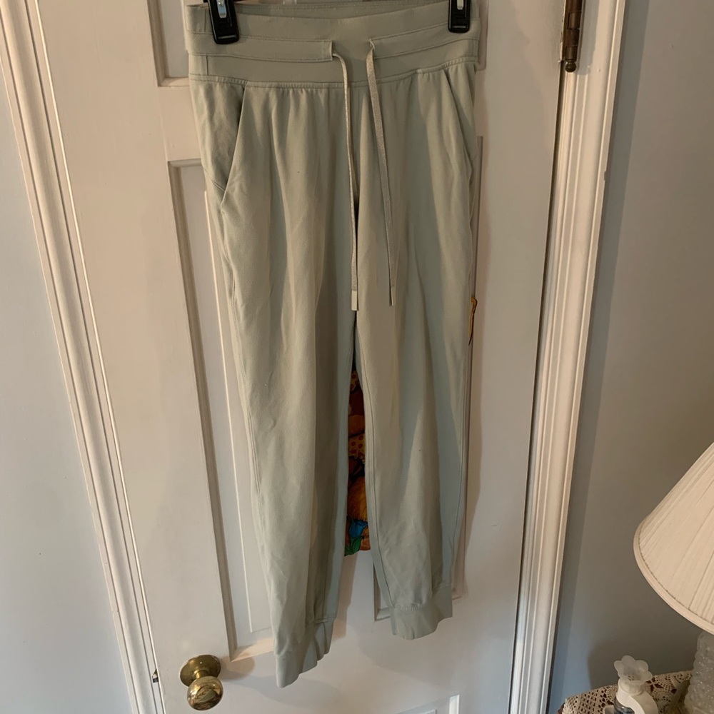 Lululemon Women’s size 4 Light Gray Jogger Pants